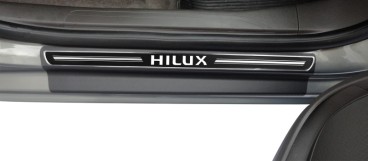 Soleira Resinada Hilux CD 16/ Elegance